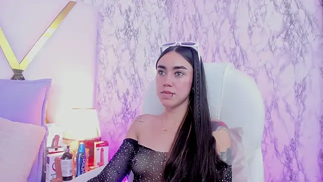 Athziry  online show from 01.25.25