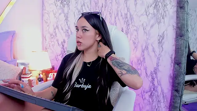 Athziry  online show from 02.04.25