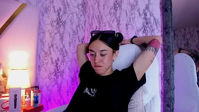 Athziry  online show from 02.28.25