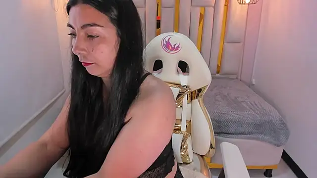 Snapshot of Karla_hernandez_ chatting on 02.06.25 Karla hernandez online show from 02.06.25