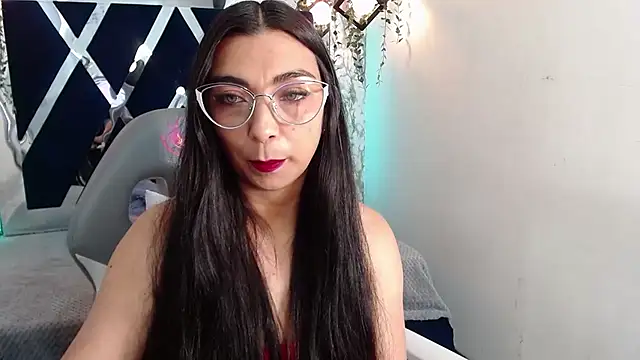 Karla hernandez  online show from 09.19.25