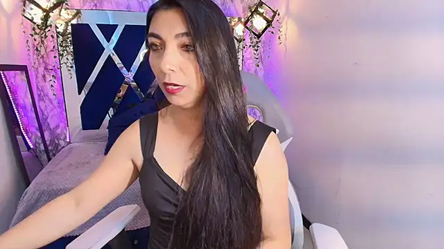 Karla hernandez  online show from 09.24.25