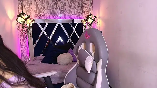 Snapshot of Karla_hernandez_ chatting on 10.17.25 Karla hernandez online show from 10.17.25