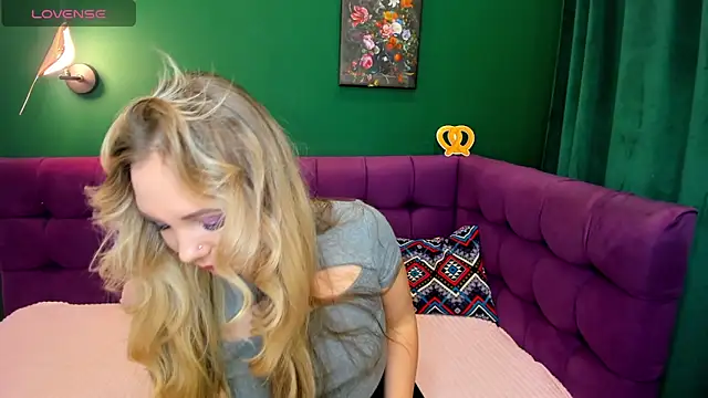 EvaMoran online show from 10.03.25
