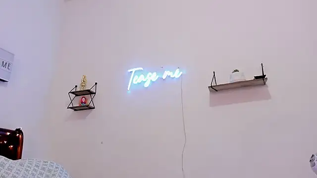 Manuela monroe online show from 01.10.26