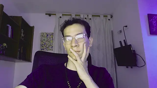 Snapshot of stikmanman chatting on 11.17.25 stikmanman online show from 11.17.25