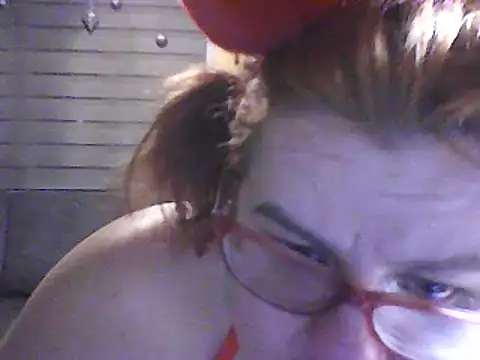 Snapshot of Sweetexibition chatting on 02.08.25 Sweetexibition online show from 02.08.25