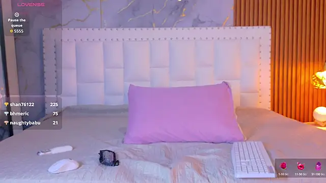 indianschoolgirl online show from 04.04.26