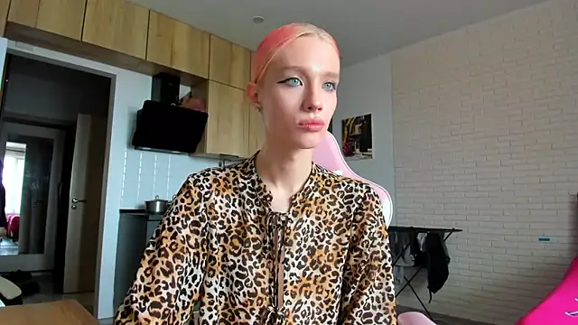 Snapshot of _Alice_Kitty chatting on 06.17.26 Alice Kitty online show from 06.17.26