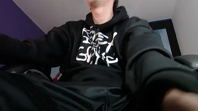 Snapshot of FrannBoy chatting on 12.30.24 FrannBoy online show from 12.30.24