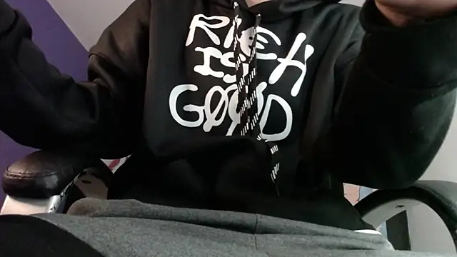 Snapshot of FrannBoy chatting on 12.31.24 FrannBoy online show from 12.31.24