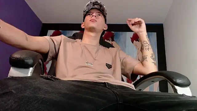 Snapshot of FrannBoy chatting on 01.06.25 FrannBoy online show from 01.06.25