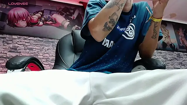 Snapshot of FrannBoy chatting on 02.14.25 FrannBoy online show from 02.14.25