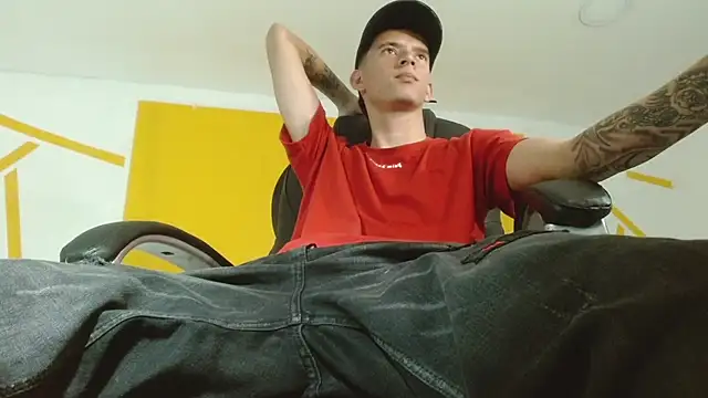 Snapshot of FrannBoy chatting on 03.01.25 FrannBoy online show from 03.01.25