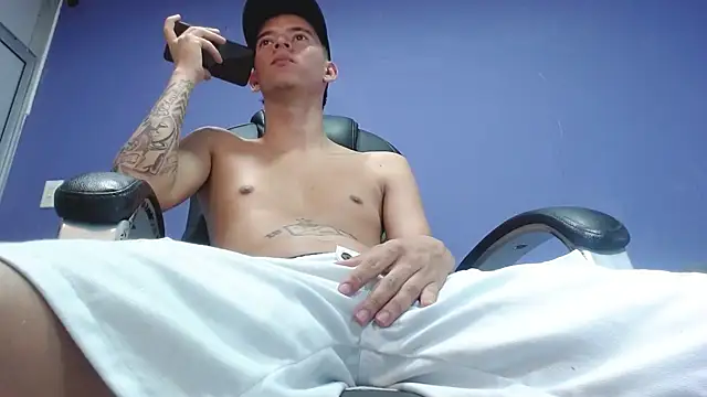 Snapshot of FrannBoy chatting on 03.03.25 FrannBoy online show from 03.03.25