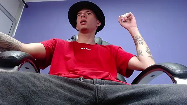 Snapshot of FrannBoy chatting on 03.05.25 FrannBoy online show from 03.05.25