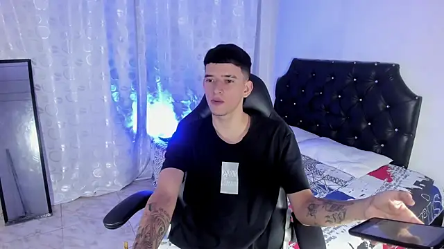 Snapshot of FrannBoy chatting on 03.10.25 FrannBoy online show from 03.10.25