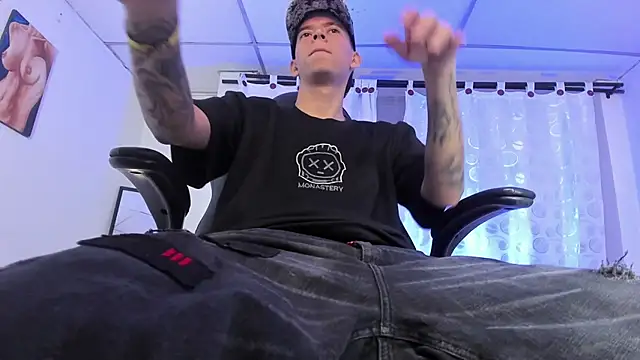 Snapshot of FrannBoy chatting on 03.15.25 FrannBoy online show from 03.15.25