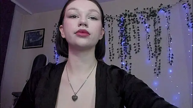 Snapshot of Emmy_m00n chatting on 12.03.24 Emmy m00n online show from 12.03.24