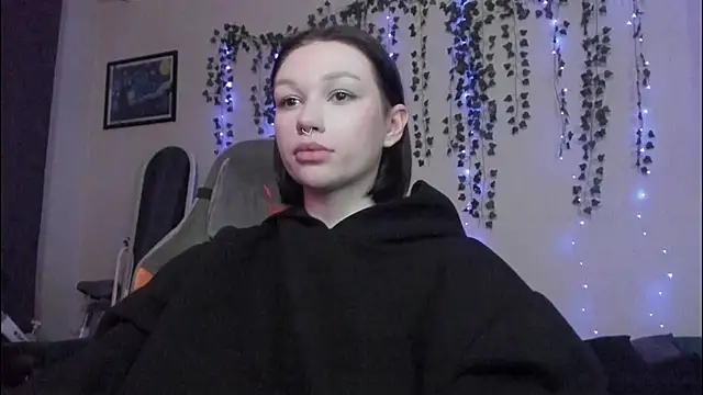 Snapshot of Emmy_m00n chatting on 12.03.24 Emmy m00n online show from 12.03.24