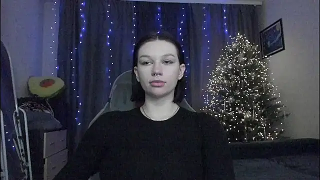 Snapshot of Emmy_m00n chatting on 12.18.24 Emmy m00n online show from 12.18.24