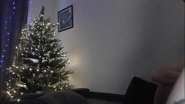 Snapshot of Emmy_m00n chatting on 12.27.24 Emmy m00n online show from 12.27.24