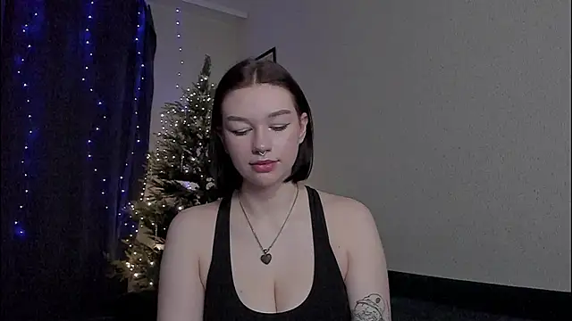 Snapshot of Emmy_m00n chatting on 01.02.25 Emmy m00n online show from 01.02.25