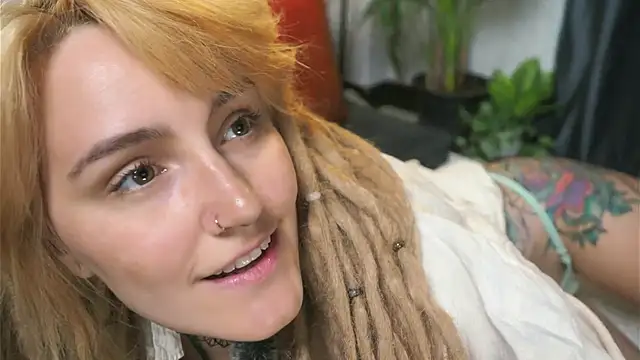 Snapshot of Winnie_sweet chatting on 02.21.25 Winnie sweet online show from 02.21.25