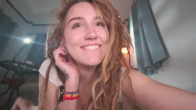 Snapshot of Winnie_sweet chatting on 10.13.25 Winnie sweet online show from 10.13.25