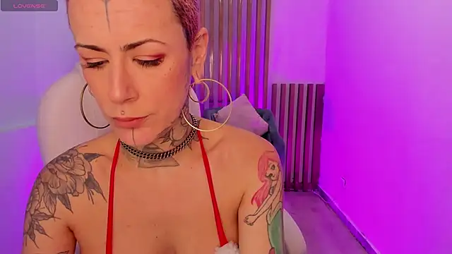 GinebraaFox  online show from 12.17.24