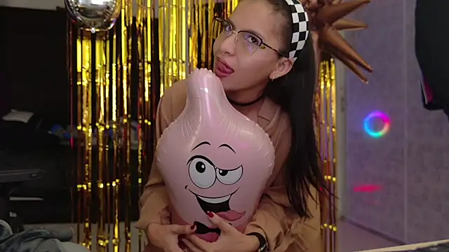 Lucy Fer5 online show from 04.03.26