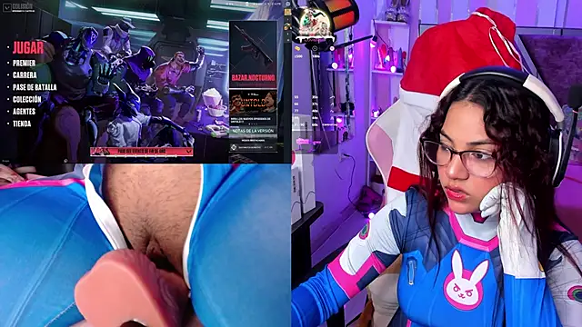 Snapshot of PetiteSophie_ chatting on 12.22.24 PetiteSophie online show from 12.22.24