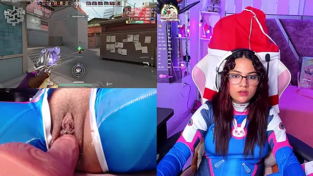 Snapshot of PetiteSophie_ chatting on 12.22.24 PetiteSophie online show from 12.22.24