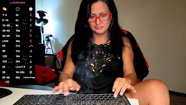 YourDreamLoverr online show from 10.25.25