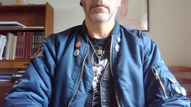 Snapshot of SHARPSkinhead chatting on 06.18.26 SHARPSkinhead online show from 06.18.26