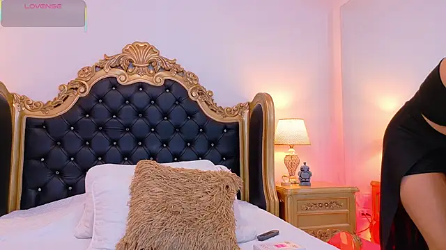 AdelinaVans online show from 11.21.25