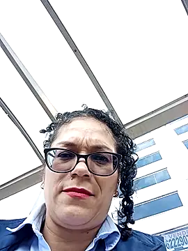 Snapshot of Aliciia_cute1 chatting on 12.19.25 Aliciia cute1 online show from 12.19.25