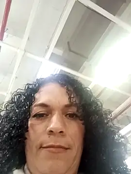 Snapshot of Aliciia_cute1 chatting on 12.20.25 Aliciia cute1 online show from 12.20.25