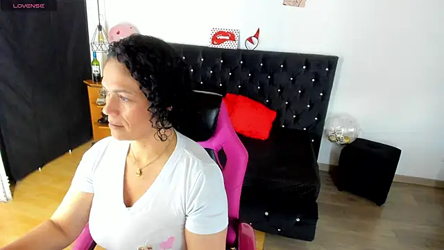 Snapshot of Aliciia_cute1 chatting on 02.04.26 Aliciia cute1 online show from 02.04.26