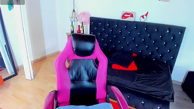 Snapshot of Aliciia_cute1 chatting on 02.12.26 Aliciia cute1 online show from 02.12.26