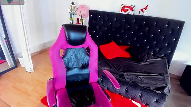 Snapshot of Aliciia_cute1 chatting on 02.13.26 Aliciia cute1 online show from 02.13.26