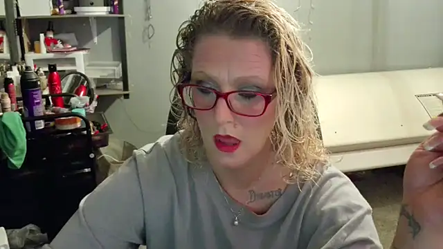 Snapshot of Lisalovely6981 chatting on 02.10.25 Lisalovely6981 online show from 02.10.25