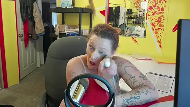 Snapshot of Lisalovely6981 chatting on 11.19.25 Lisalovely6981 online show from 11.19.25