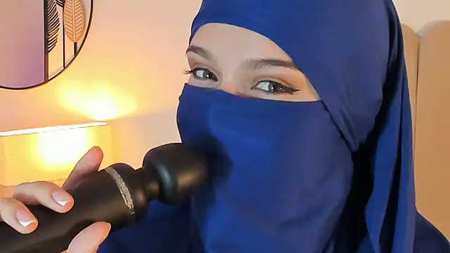 Snapshot of anna-henao chatting on 01.13.25 anna-henao online show from 01.13.25