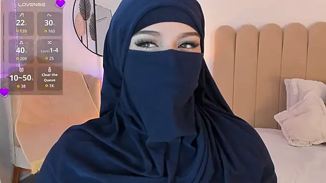 Snapshot of anna-henao chatting on 09.11.25 anna-henao online show from 09.11.25