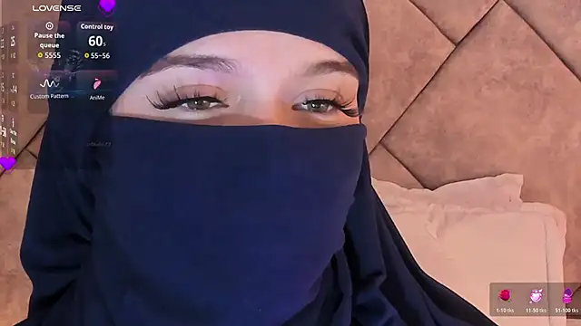 Snapshot of anna-henao chatting on 11.14.25 anna-henao online show from 11.14.25