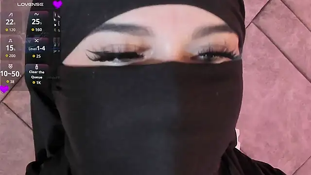 Snapshot of anna-henao chatting on 11.22.25 anna-henao online show from 11.22.25