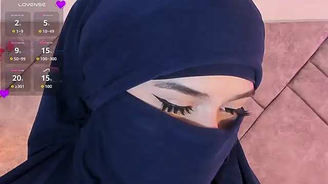 Snapshot of anna-henao chatting on 11.24.25 anna-henao online show from 11.24.25