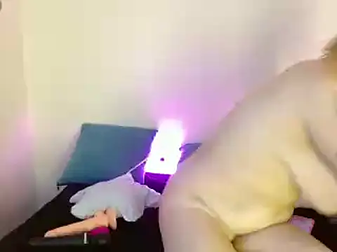 Snapshot of kittycatw chatting on 01.05.25 kittycatw online show from 01.05.25