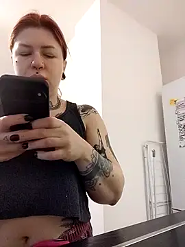 Snapshot of divine_eve chatting on 12.14.25 divine eve online show from 12.14.25